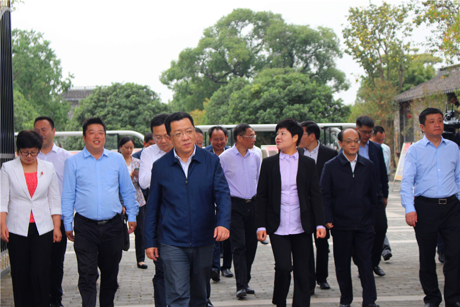 淮安市領(lǐng)導(dǎo)、常州市領(lǐng)導(dǎo)走進(jìn)嬉樂灣調(diào)研農(nóng)村土地改革制度
