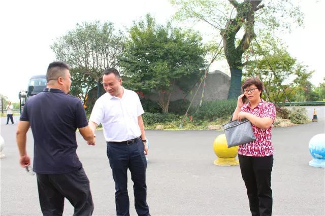 熱烈歡迎南京農(nóng)業(yè)大學(xué)教授來(lái)嬉樂(lè)灣農(nóng)業(yè)技術(shù)指導(dǎo)